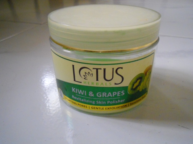 Lotus herbals Kiwi and Grapes Skin Polisher